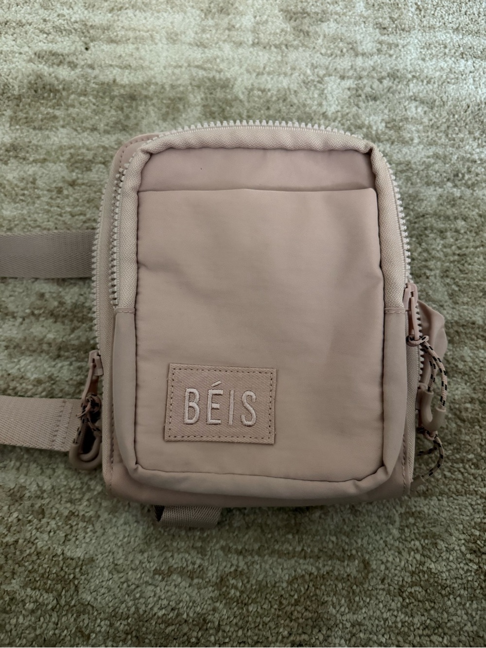 Beis crossbody with water bottle pocket